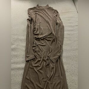 Long sleeve stretch with high-neck dress